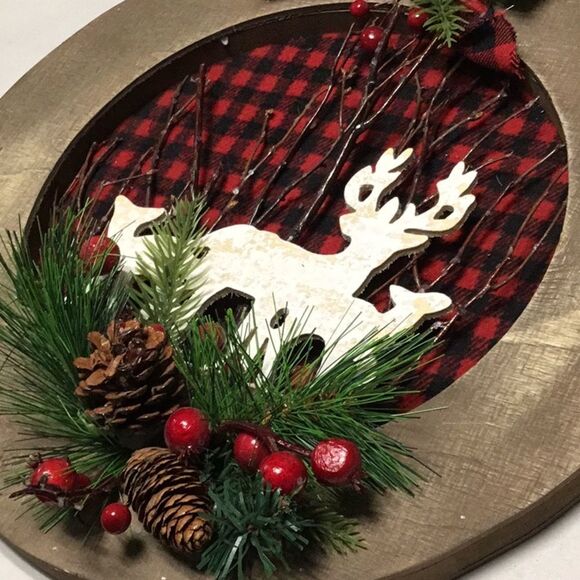 BUFFALO PLAID WOOD ROUND HOLIDAY WINTER SCENE DEER RUSTIC CABIN DECOR HANGING - Picture 3 of 4